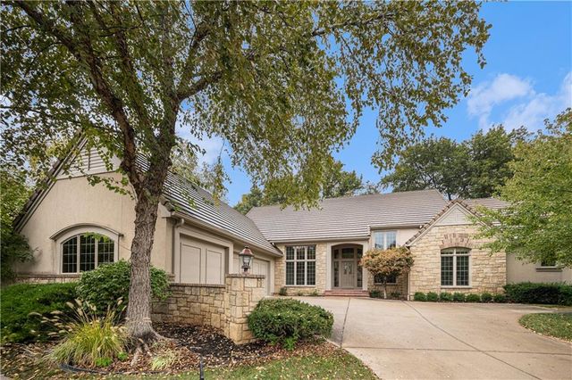 11348 El Monte Ct, Leawood, KS 66211