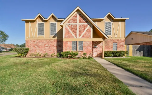 13915 Roundstone Ln, Houston, TX 77015