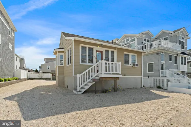 20 E  Selfridge Ave, Brant Beach, NJ 08008