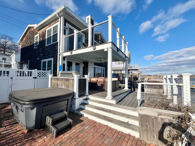 331 Front St, New Haven, CT 06513