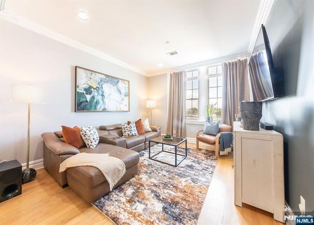 88 Saint Francis St #3F, Newark, NJ 07105