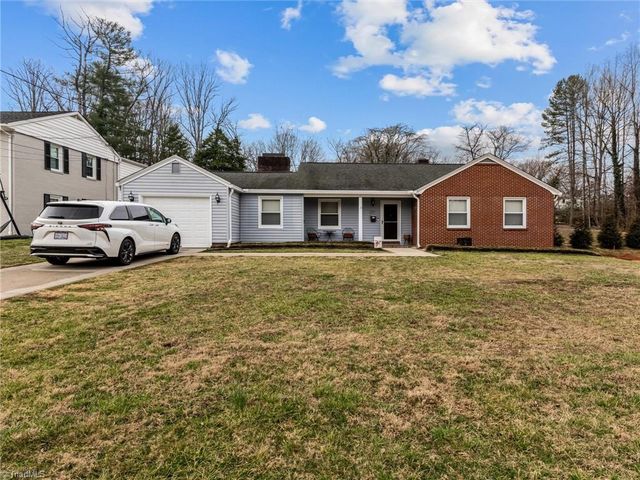 223 Fairview Ave, Mount Airy, NC 27030