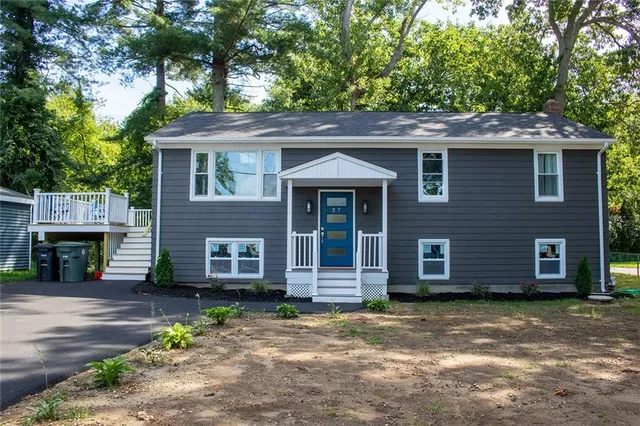 Pine Ln, Coventry, RI 02816