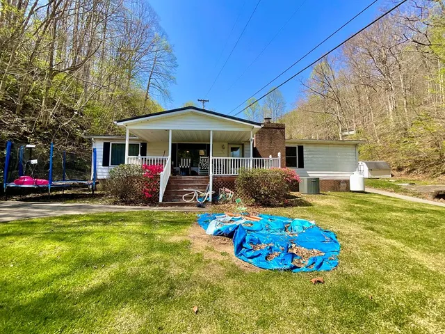 511 Hatfield Br, Mc Carr, KY 41544