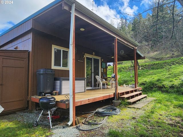 510 Huffman St, Canyonville, OR 97417