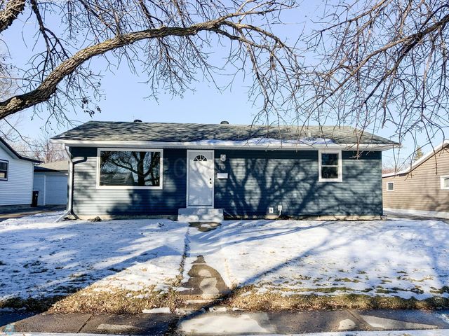 114 9th Ave E, West Fargo, ND 58078