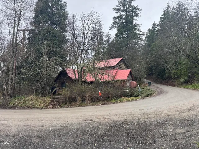 819 Ulrich Rd, Prospect, OR 97536