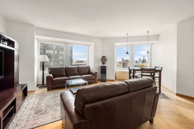 150 W  56th St #4203, New York, NY 10019