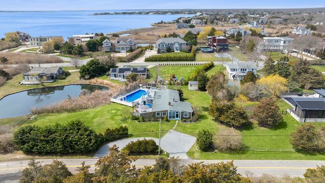 9 Tanners Neck Ln, Westhampton, NY 11977