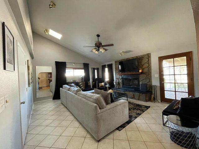 5609 N  71st Ave, Glendale, AZ 85303