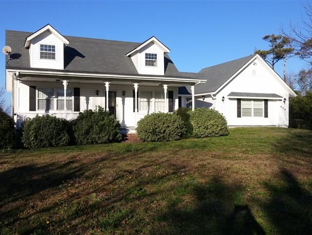 609 Bayview Dr, Harkers Island, NC 28531