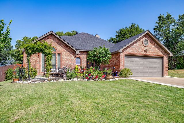 944 Brown Crest Rd, Burleson, TX 76028