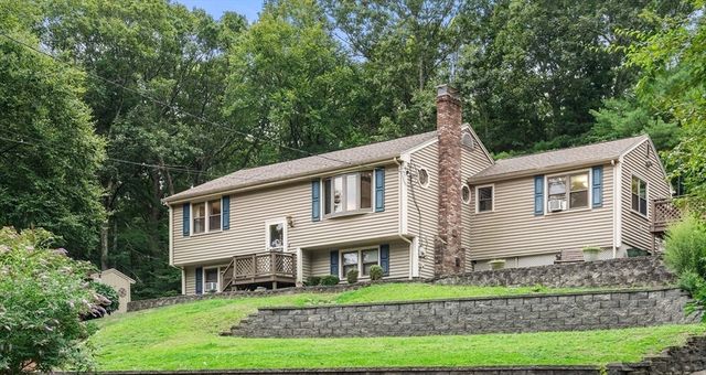 66 Lakeshore Dr, Norfolk, MA 02056