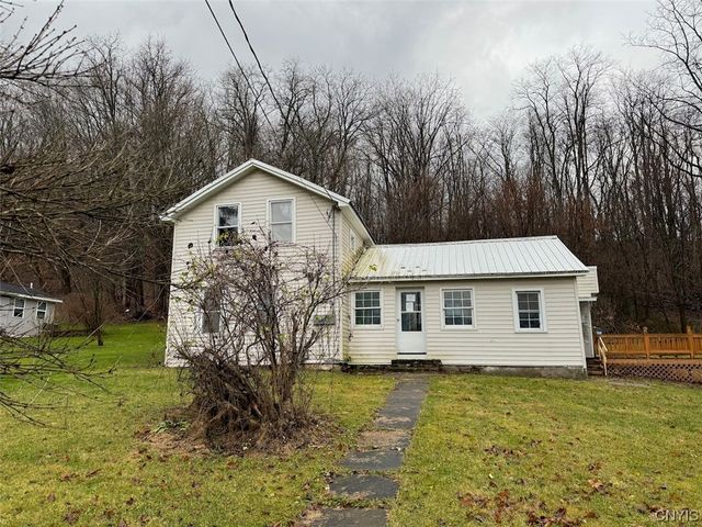 39 Orchard St, Clyde, NY 14433