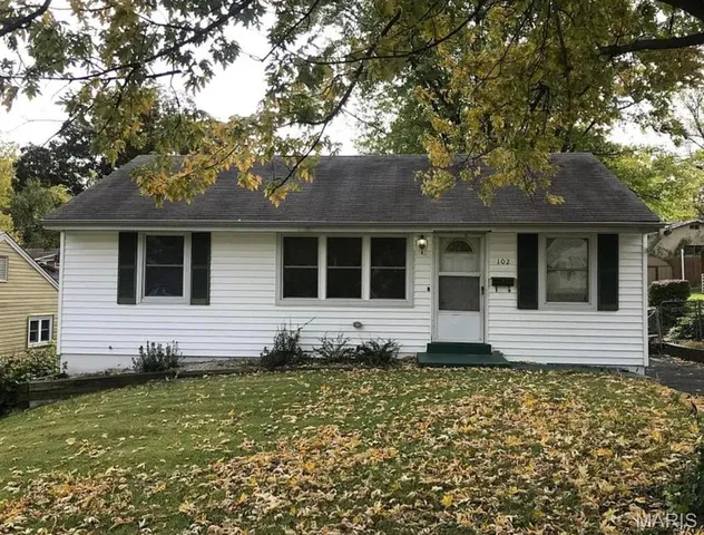 102 Elbring Dr, Saint Louis, MO 63135
