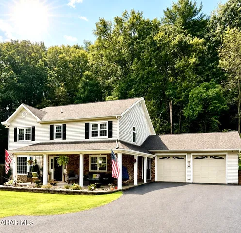 637 Hartwood Ln, Altoona, PA 16601