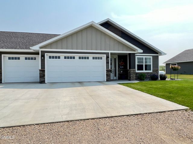 1061 8th Ave SE, Valley City, ND 58072