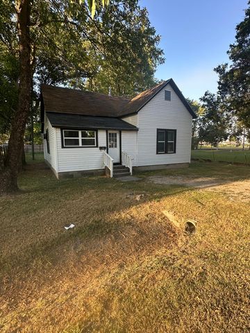 840 E  Cherry St, Piggott, AR 72454