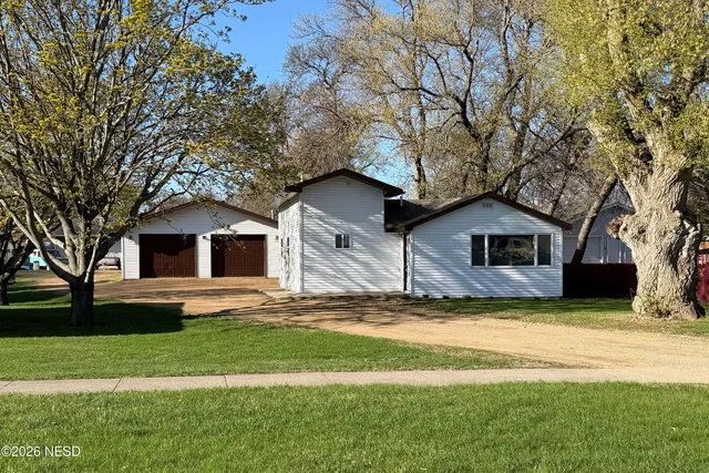 802 1st Ave NE, Watertown, SD 57201