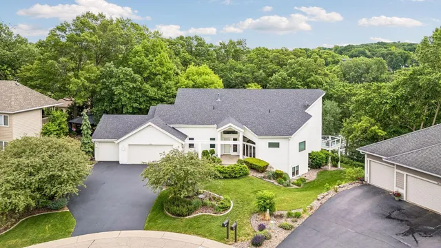 4854 Four Seasons Ct, Eagan, MN 55122