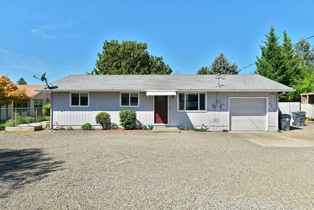 2213 Crater Lake Ave, Medford, OR 97504