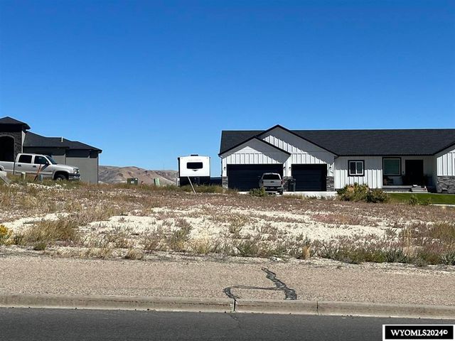 1325 Buck Dr, Green River, WY 82935
