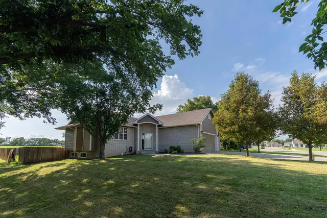 601 N  Timberleaf Dr, Derby, KS 67037