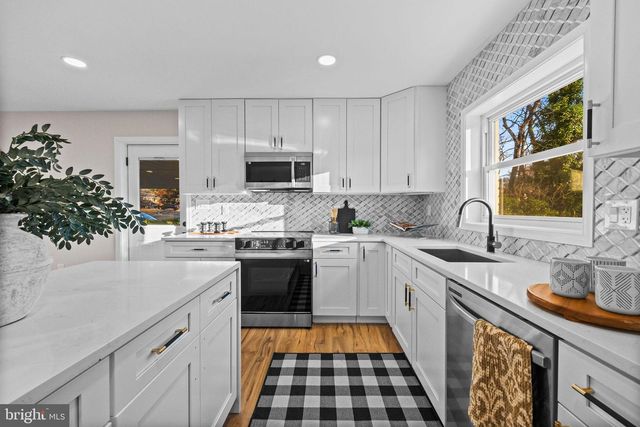 4405 Laurel Rd, Alexandria, VA 22309