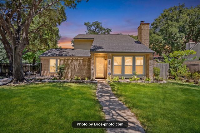 8306 Pine Falls Dr, Houston, TX 77095