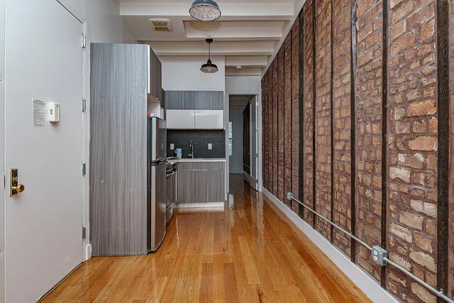 33 Montrose Ave #301L, Brooklyn, NY 11206