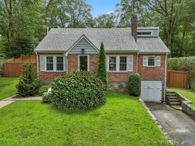 8 Gillies Lane, Norwalk, CT 06854
