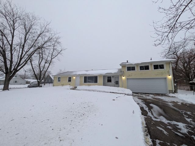 382 Pinewood Dr, Valparaiso, IN 46385