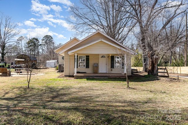 400 37th St SW, Hickory, NC 28602