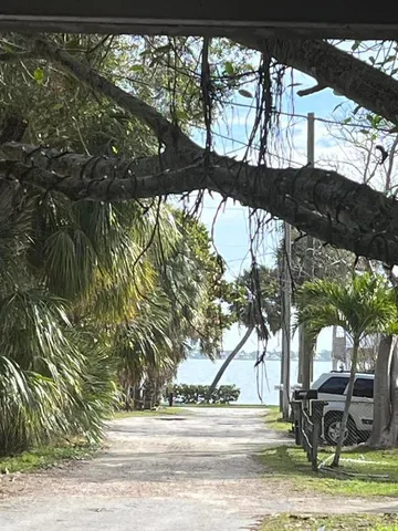 2172 NE Poinciana Ter, Jensen Beach, FL 34957