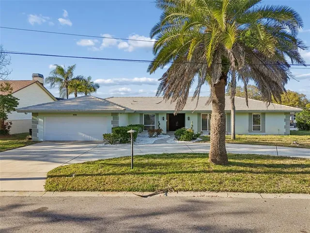 4415 Clearwater Harbor Dr N, Largo, FL 33770