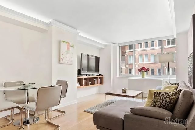 520 W  23rd St #3E, New York, NY 10011