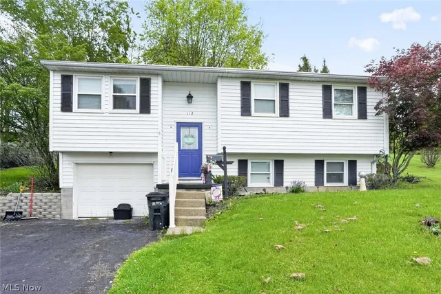 112 Locust Ln, Saint Clairsville, OH 43950