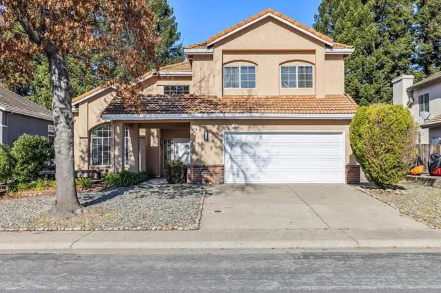 120 Elkins Cir, Folsom, CA 95630