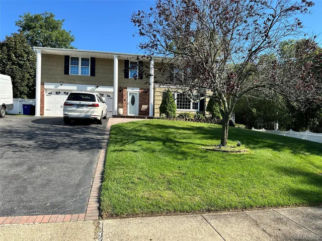 209 Old Post Drive, Hauppauge, NY 11788