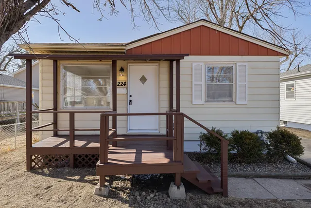 2224 S  7th St, Council Bluffs, IA 51501