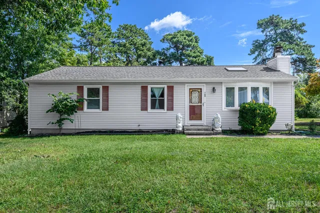 300 Beechmont St, Toms River, NJ 08757
