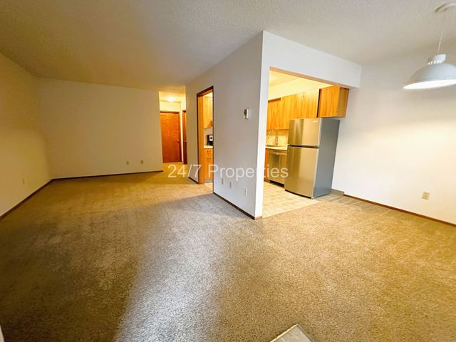 1111 SW Gaines St #2, Portland, OR 97239