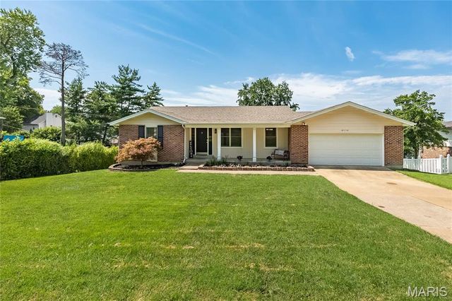 12112 Greenwalk Dr, Saint Louis, MO 63146