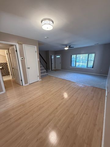 21 Aspen Dr, North Brunswick, NJ 08902