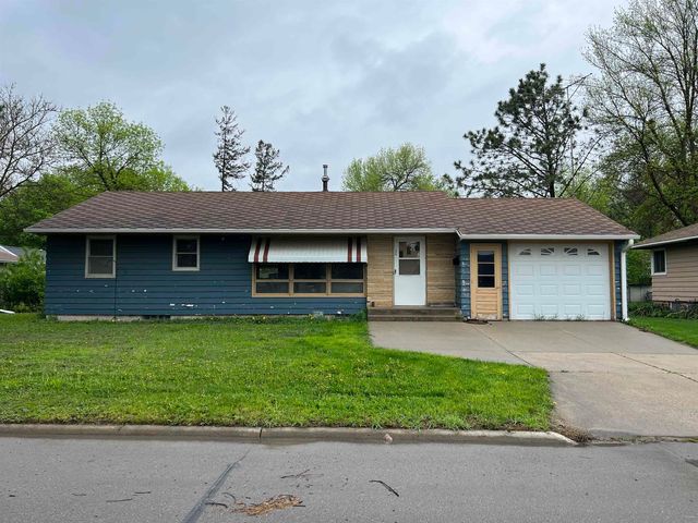 326 N  West St, Forest City, IA 50436