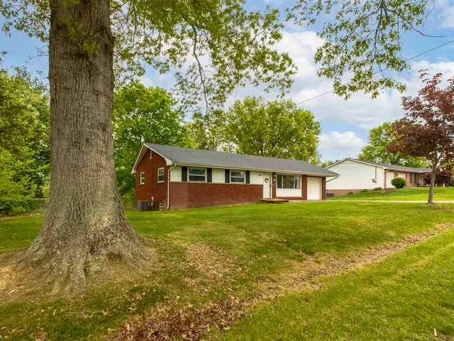 114 Oakwood Est, Scott Depot, WV 25560