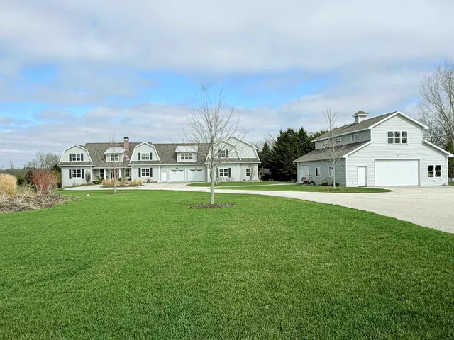5431 River Oaks Dr, De Pere, WI 54115