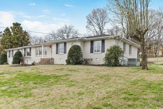163 Country Club Dr, Hendersonville, TN 37075