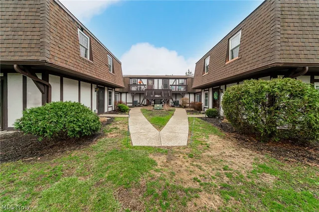1920 King James Pkwy #11, Westlake, OH 44145