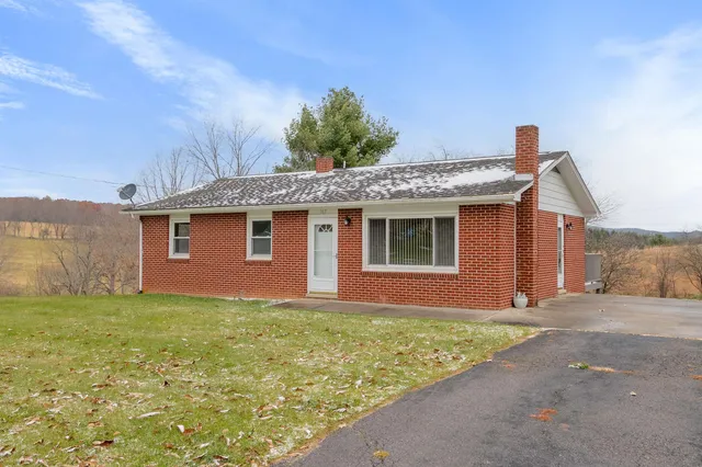163 Meadowview Rd, Bland, VA 24315